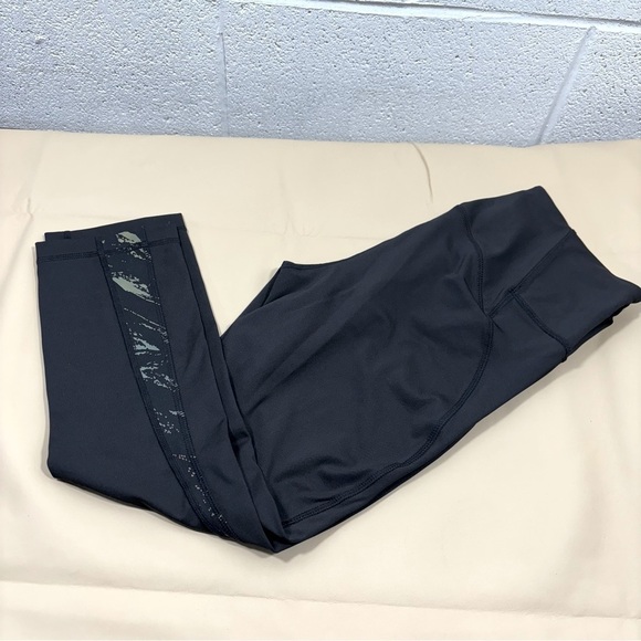 Kirkland black Capri leggings​​​​​​​ - Picture 1 of 9